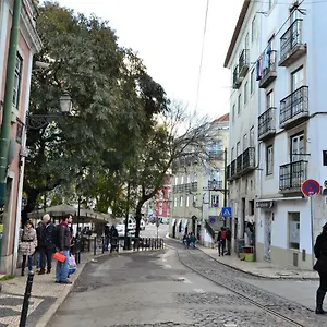 https://modern-cozy-studio-portas-do-sol.hotels-lisbon-portugal.com
